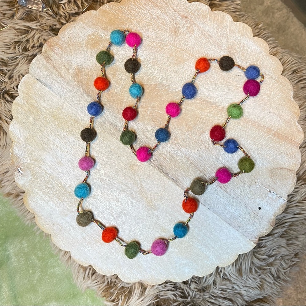 Handmade felt necklace boho/craft/handmade/colorful and fun. Add a‎ pop of color